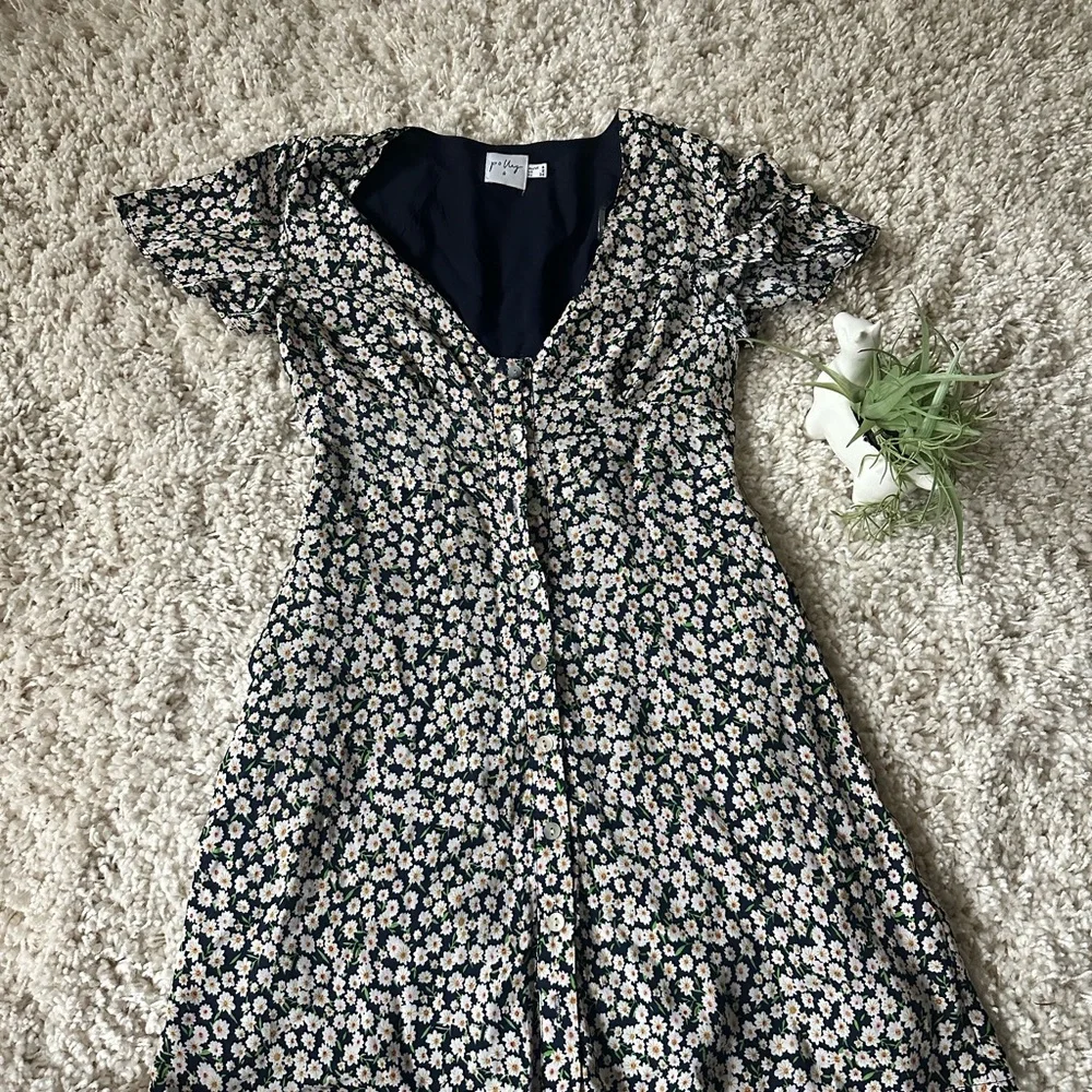 Princess Polly tiny floral button vintage short sleeve flirty midi dress. - Picture 3 of 4